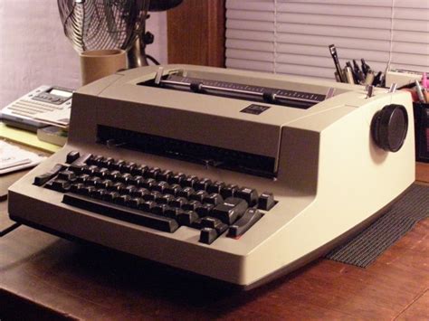 Royal Quiet De Luxe Typewriter - Made in U. . Typewriter database